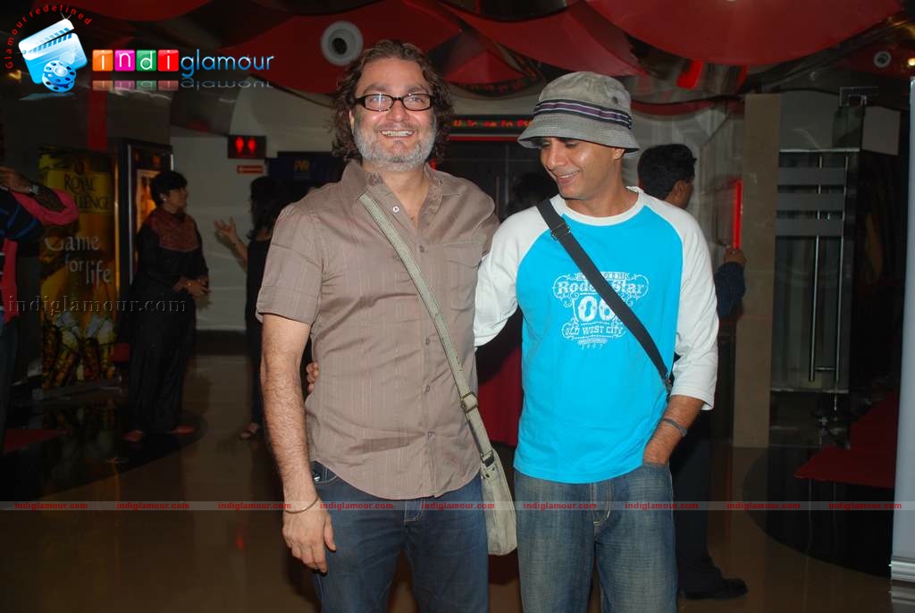 Sonali Bendre, Gayatri Joshi at Vicky Cristina Barcelona film premiere Event hd photo